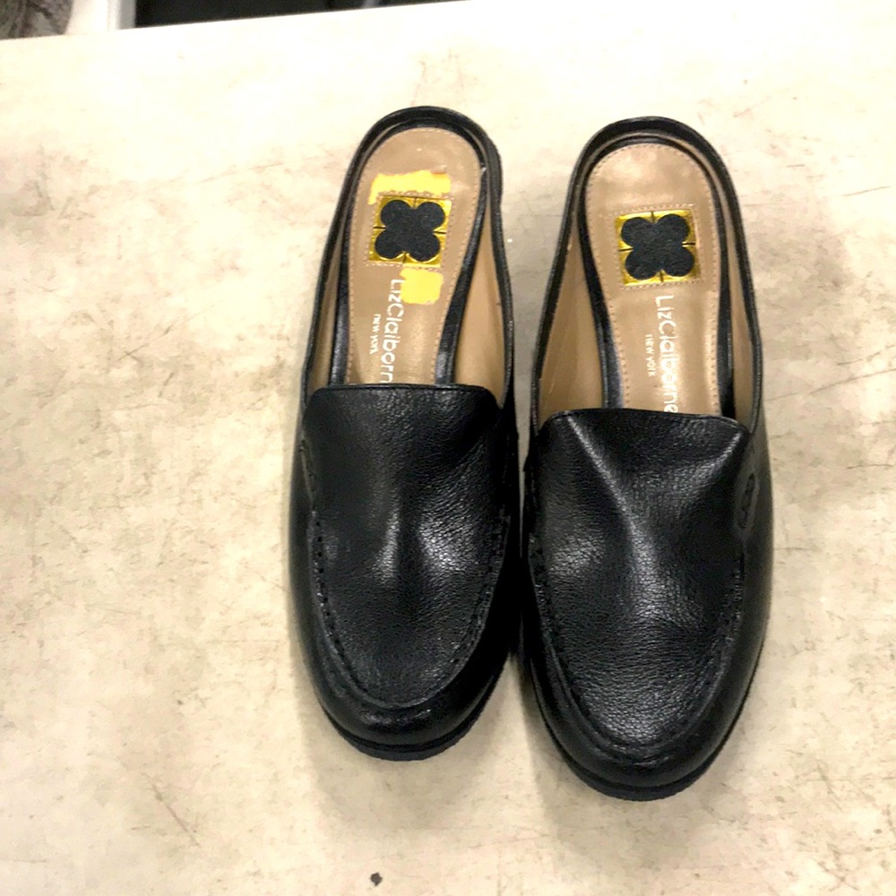 Black ladies flats with low heels